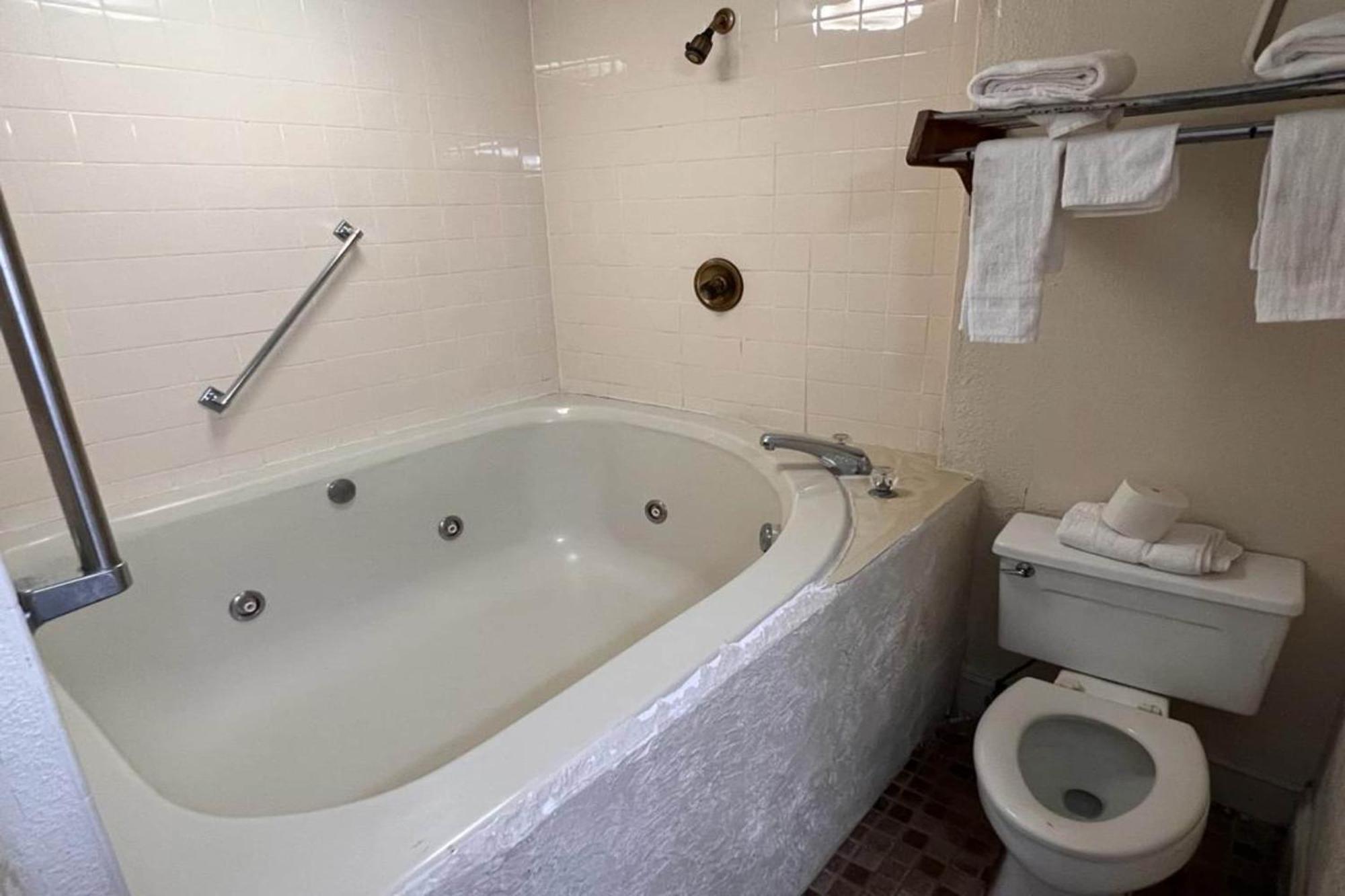Super Inn & Suites By Oyo Milledgeville Dış mekan fotoğraf